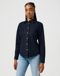WRANGLER DAMSKA KOSZULA SLIM YOKE SHIRT FROSTED DENIM 112357525 W527018371. Koszule Wrangler, l, bez wzorów, z denimu, bez kołnierzyka, bez ramiączek. Za 199,99 zł.