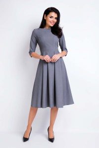 Szara Sukienka Wizytowa Midi z Szerokim Dołem. Szare sukienki Awama, l, bez wzorów, z elastanu, wizytowe, bez kołnierzyka, bez ramiączek, midi. Za 218,90 zł.