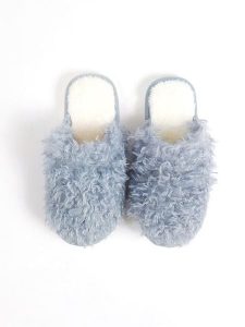 Admas Kapcie w kolorze błękitnym rozmiar: 36-37. Niebieskie kapcie Admas, bez wzorów, z materiału. Za 86,99 zł.