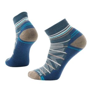 Skarpety trekkingowe Smartwool Hike Light Cushion Pattern Ankle. Niebieskie skarpetki Smartwool, bez wzorów, z wełny. Za 94,99 zł.