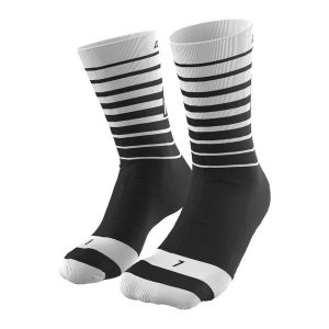 Skarpety rowerowe DYNAFIT Live To Ride. Białe skarpetki Dynafit, bez wzorów. Za 89,99 zł.