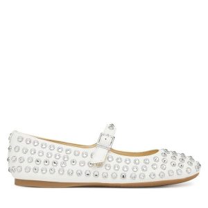 Baleriny Guess. Białe balerinki Guess, z aplikacjami, bez obcasa, bez zapięcia. Za 489,99 zł.