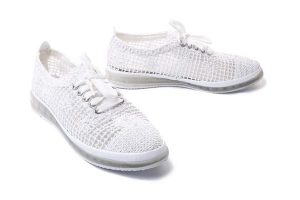 ARTIKER RELAKS 50C1132 white, półbuty damskie. Białe półbuty Artiker Relaks, na lato, bez wzorów, bez obcasa, bez zapięcia. Za 62,45 zł.