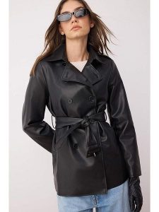 Trendyol Kurtka w kolorze czarnym ze skóry syntetycznej rozmiar: L. Czarne kurtki Trendyol, l, bez wzorów, ze skóry, bez kaptura. Za 267,29 zł.