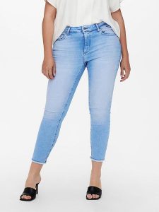 ONLY Carmakoma Dżinsy - Skinny fit - w kolorze błękitnym rozmiar: 44/L32. Niebieskie jeansy Only Carmakoma, z aplikacjami, z bawełny. Za 136,13 zł.