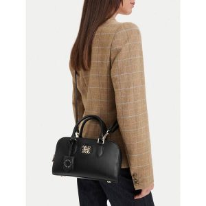 Torebka Nine West. Czarne kuferki Nine West, bez wzorów, bez dodatków. Za 229,99 zł.