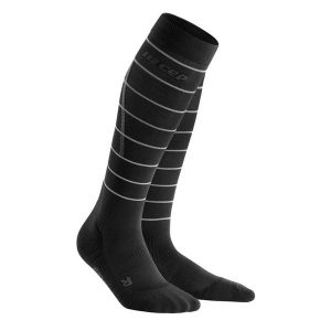 Skarpety kompresyjne damskie sportowe CEP Reflective wysokie. Czarne skarpetki CEP, bez wzorów. Za 209,00 zł.