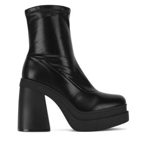 Botki DeeZee. Czarne botki DeeZee, bez wzorów, bez obcasa, na słupku, bez zapięcia. Za 229,99 zł.
