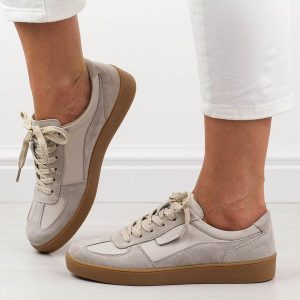 Szare skórzane półbuty damskie Vinceza 7933. Szare półbuty VINCEZA, na jesień, bez wzorów, ze skóry, bez obcasa, bez zapięcia. Za 209,00 zł.