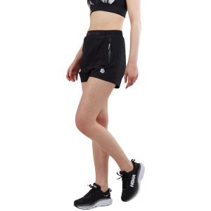 Szorty sportowe damskie Fundango Karin. Białe spodenki sportowe FUNDANGO, na zimę, m, bez wzorów, na fitness i siłownię. Za 158,00 zł.
