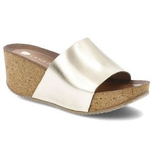 Klapki damskie Armodo, cholewka ze skóry naturalnej wsuwane i na wysokim koturnie, złote, 40291. Żółte klapki Armodo, bez wzorów, ze skóry, bez obcasa, na koturnie. Za 229,00 zł.