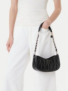 Guess Torebka Aldina HWGG96 63170 Czarny. Czarne torebki klasyczne Guess, z aplikacjami, ze skóry, bez dodatków. Za 309,99 zł.