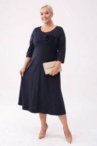 Granatowa sukienka Eliza - klasyczna elegancja z nowoczesnym akcentem PLUS SIZE XXL OVERSIZE. Sukienki Moda Size Plus Iwanek, na co dzień, plus size, bez wzorów, z materiału, eleganckie, bez kołnierzyka, plus size, bez ramiączek, maxi, oversize. W wyprzedaży za 239,90 zł.