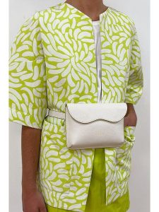 SKFK Skórzana saszetka "Trabi" w kolorze białym rozmiar: onesize. Białe nerki i saszetki SKFK, bez wzorów, z materiału. Za 208,99 zł.