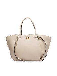 Guess Torebka Allegra HWBG22 37230 Beżowy. Brązowe shopper bag Guess, z aplikacjami, ze skóry, bez dodatków. Za 674,99 zł.