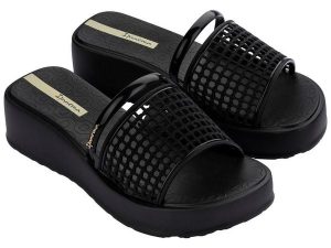 Klapki damskie Ipanema Essence. Czarne klapki Ipanema, bez wzorów, z gumy, bez obcasa. Za 199,00 zł.