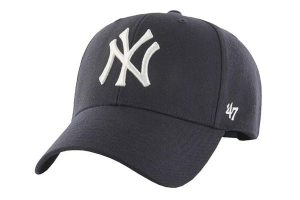 Czapka z daszkiem dla dorosłych 47 New York Yankees MVP Cap. Niebieskie czapki 47 Brand, bez wzorów, z materiału. Za 99,99 zł.