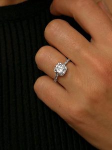 OR Carats Złoty pierścionek z diamentami i kamieniami szlachetnymi rozmiar: 50. Szare pierścionki OR Carats, z diamentem, złote. Za 1 054,24 zł.