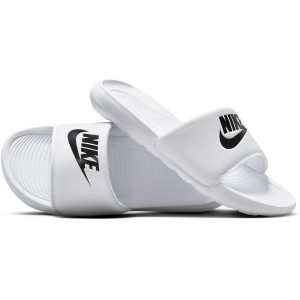 Klapki damskie Nike Victori One Slide. Białe klapki Nike, bez wzorów, z materiału, bez obcasa. Za 268,00 zł.