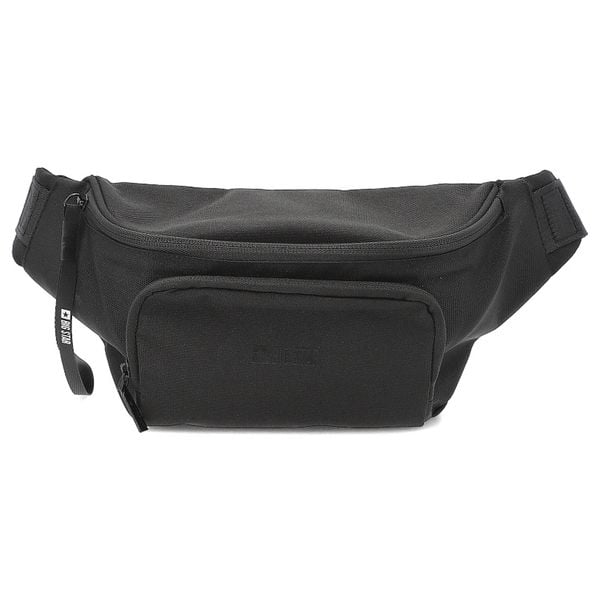 Torba unisex saszetka Big Star, mała kompaktowa z regulowanym paskiem na zamek, czarna, RR574017. Czarne nerki i saszetki Big Star, bez wzorów, przez ramię, małe, bez dodatków. Za 93,99 zł.