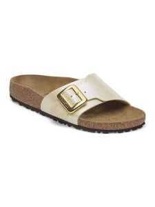 Birkenstock Klapki "Madrid" w kolorze złotym rozmiar: 37. Żółte klapki Birkenstock, bez wzorów, z otwartym noskiem, bez obcasa. Za 390,92 zł.