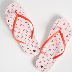 Klapki w wisienki - Różowy. Klapki marki Sinsay. Za 14,99 zł.