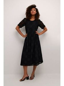 CULTURE Sukienka w kolorze czarnym rozmiar: M. Czarne sukienki Culture, m, bez wzorów, z koronki, bez kołnierzyka, bez ramiączek, midi. Za 189,74 zł.