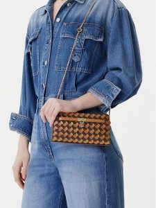 MICHAEL Michael Kors Torebka 32R6GNXC0T Brązowy. Brązowe torebki klasyczne MICHAEL Michael Kors, bez wzorów, ze skóry, bez dodatków. Za 676,99 zł.