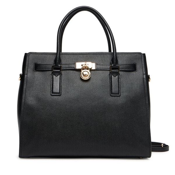 Torebka MICHAEL Michael Kors. Czarne kuferki MICHAEL Michael Kors, bez wzorów, bez dodatków. Za 939,99 zł.