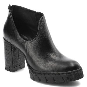 Czarne Botki Armodo Stylowe Skórzane Buty Na Obcasie. Czarne botki Armodo, bez wzorów, ze skóry, bez obcasa, na obcasie, bez zapięcia. Za 339,00 zł.