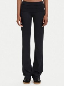 Guess Legginsy V6YB24 K4713 Czarny Slim Fit. Czarne legginsy Guess, z aplikacjami, z syntetyku. Za 264,99 zł.