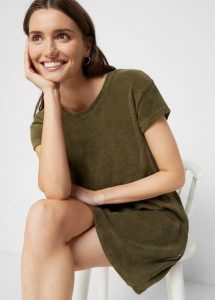 Sukienka T-shirtowa z frotte. Zielone sukienki bonprix, bez wzorów, bez kołnierzyka, bez ramiączek, mini. Za 84,99 zł.