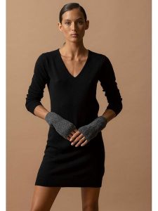 Perfect Cashmere Kaszmirowa sukienka "Joy" w kolorze czarnym rozmiar: L. Czarne sukienki Perfect Cashmere, l, bez wzorów, z kaszmiru, bez kołnierzyka, bez ramiączek, maxi. Za 313,32 zł.