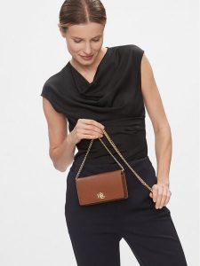 Lauren Ralph Lauren Torebka 432915377002 Brązowy. Brązowe torebki klasyczne Lauren Ralph Lauren, bez wzorów, ze skóry, bez dodatków. Za 643,99 zł.