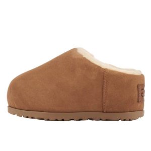 UGG Pumped Slide Chestnut. Brązowe buty zimowe Ugg, bez obcasa, bez zapięcia. Za 825,09 zł.