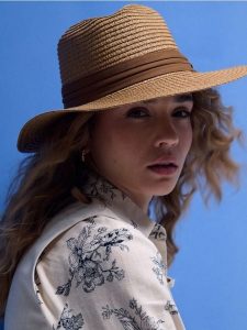 Pleciony kapelusz - beżowy. Brązowe kapelusze Sinsay, bez wzorów. Za 25,99 zł.