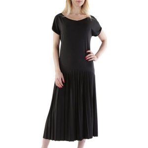 Sukienka w kolorze czarnym. Czarne sukienki marki Sexy Woman, z okrągłym kołnierzem. W wyprzedaży za 89,95 zł.