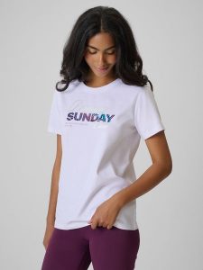 4F T-shirt regular z nadrukiem damski - biały S. Białe t-shirty 4f, s, bez wzorów, z bawełny, bez kołnierzyka, bez ramiączek. Za 59,99 zł.