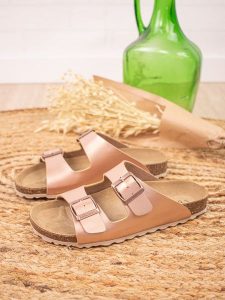 BABUNKERS Family Klapki w kolorze miedzianym rozmiar: 36. Pomarańczowe klapki BABUNKERS Family, bez wzorów, z otwartym noskiem, bez obcasa. Za 164,95 zł.