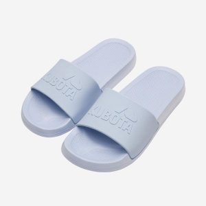 Błękitne klapki Kubota Basic Plain. Niebieskie klapki Kubota, bez wzorów, z materiału, bez obcasa. Za 69,99 zł.