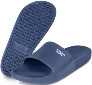 Klapki basenowe Aqua Speed Ohio. Niebieskie klapki Aqua-Speed, bez wzorów, z materiału, bez obcasa. Za 59,99 zł.