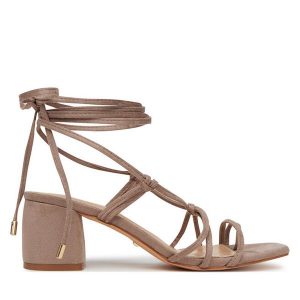 Sandały DeeZee. Czarne sandały DeeZee, bez wzorów, bez obcasa, na słupku, bez zapięcia. Za 179,99 zł.