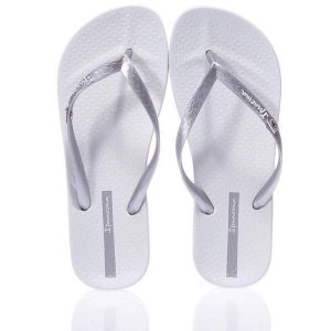 Damskie klapki Ipanema z paskiem w kształcie V, białe, 40. Białe klapki Ipanema, bez wzorów, bez obcasa. Za 137,99 zł.