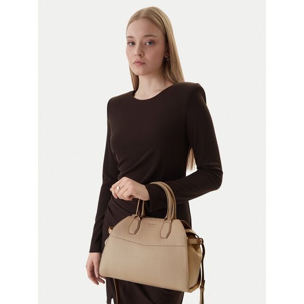 Torebka Guess. Brązowe torebki klasyczne Guess, z aplikacjami, bez dodatków. Za 588,99 zł.