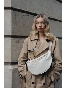 Maison héritage PARIS Saszetka "Rachel" w kolorze beżowym - 34 x 17 cm rozmiar: onesize. Brązowe nerki i saszetki Maison héritage PARIS, bez wzorów, z materiału. Za 260,99 zł.