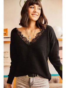 Olalook Sweter w kolorze czarnym rozmiar: onesize. Czarne swetry oversize Olalook, bez wzorów, z koronki, bez ramiączek. Za 79,59 zł.