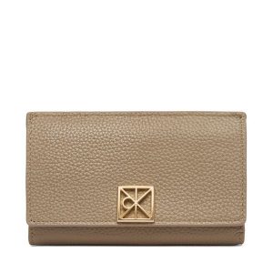 Portfel Calvin Klein. Brązowe portfele Calvin Klein, bez wzorów. Za 249,99 zł.