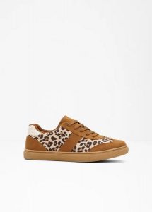 Sneakersy ze wzorem w panterkę. Brązowe buty sportowe bonprix, bez wzorów, bez zapięcia. Za 109,99 zł.