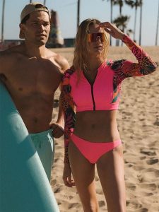 4F Dół od bikini damski - różowy L. Czerwone bikini 4f, bez wzorów, z dzianiny. Za 49,99 zł.