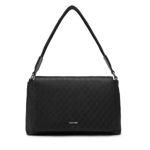 Torebka Calvin Klein. Czarne torebki klasyczne Calvin Klein, bez wzorów, bez dodatków. Za 349,99 zł.